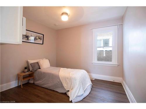 10 Manning Street, St. Catharines, ON - Indoor Photo Showing Bedroom