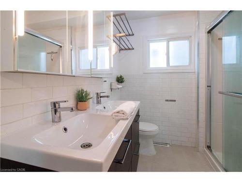 10 Manning Street, St. Catharines, ON - Indoor Photo Showing Bathroom