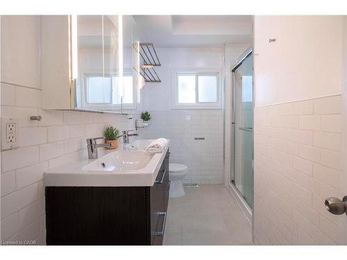 10 Manning Street, St. Catharines, ON - Indoor Photo Showing Bathroom