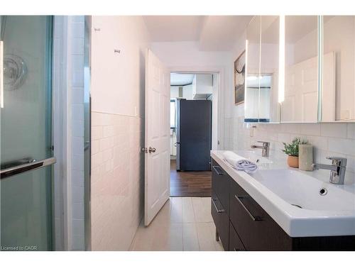 10 Manning Street, St. Catharines, ON - Indoor Photo Showing Bathroom