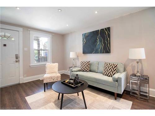 10 Manning Street, St. Catharines, ON - Indoor Photo Showing Living Room