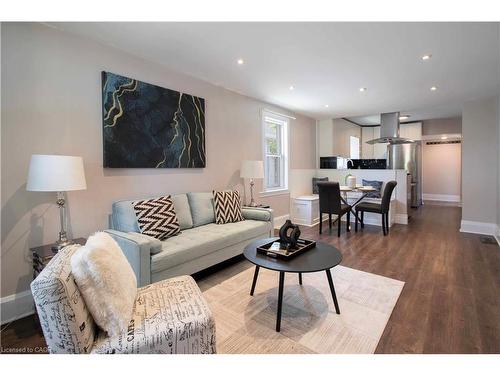 10 Manning Street, St. Catharines, ON - Indoor Photo Showing Living Room