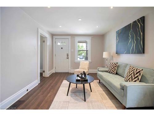 10 Manning Street, St. Catharines, ON - Indoor Photo Showing Living Room