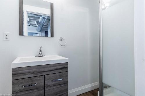 302-433 Barton Street E, Hamilton, ON - Indoor Photo Showing Bathroom