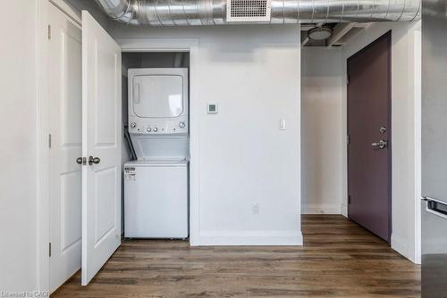 302-433 Barton Street E, Hamilton, ON - Indoor Photo Showing Laundry Room