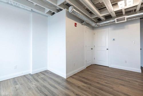 302-433 Barton Street E, Hamilton, ON - Indoor