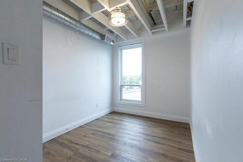 302-433 Barton Street E, Hamilton, ON - Indoor Photo Showing Other Room