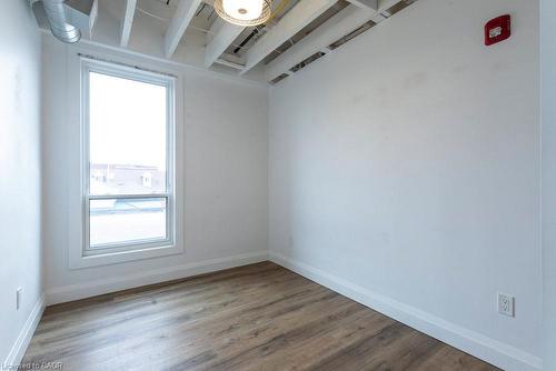 302-433 Barton Street E, Hamilton, ON - Indoor Photo Showing Other Room