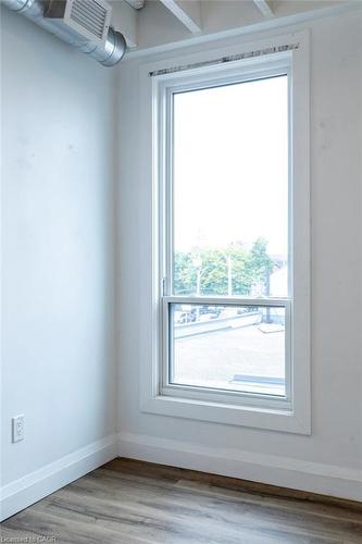 302-433 Barton Street E, Hamilton, ON - Indoor Photo Showing Other Room