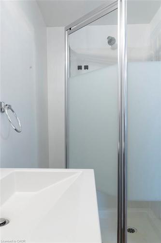 302-433 Barton Street E, Hamilton, ON - Indoor Photo Showing Bathroom