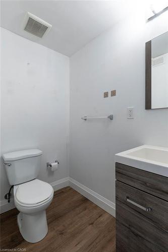 302-433 Barton Street E, Hamilton, ON - Indoor Photo Showing Bathroom