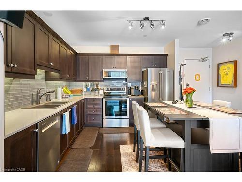 102-26 Wellington Street, St. Catharines, ON - Indoor Photo Showing Kitchen With Stainless Steel Kitchen With Double Sink With Upgraded Kitchen