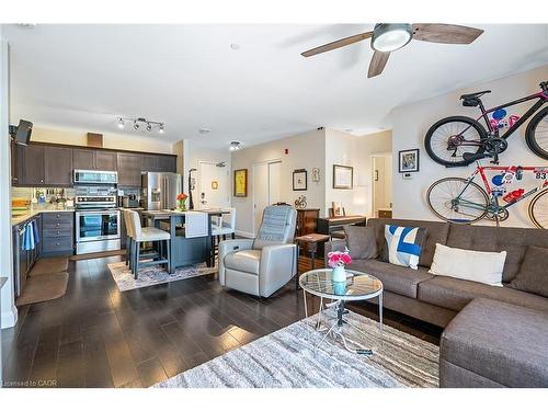102-26 Wellington Street, St. Catharines, ON - Indoor Photo Showing Living Room