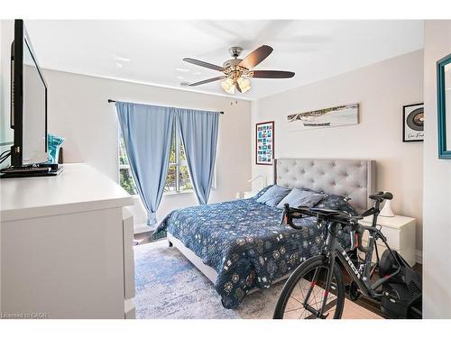 102-26 Wellington Street, St. Catharines, ON - Indoor Photo Showing Bedroom