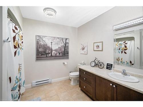 102-26 Wellington Street, St. Catharines, ON - Indoor Photo Showing Bathroom