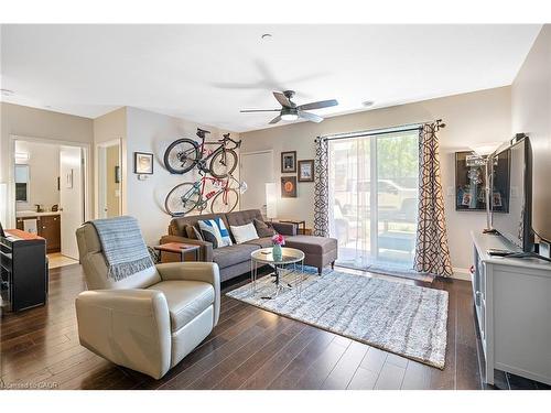 102-26 Wellington Street, St. Catharines, ON - Indoor Photo Showing Living Room