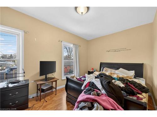19 Morden Street, Hamilton, ON - Indoor Photo Showing Bedroom