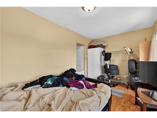 19 Morden Street, Hamilton, ON - Indoor Photo Showing Bedroom