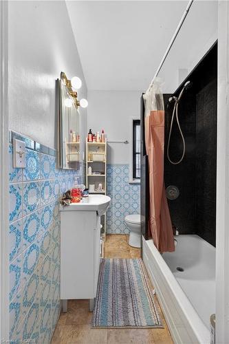 19 Morden Street, Hamilton, ON - Indoor Photo Showing Bathroom