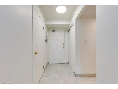 902-5080 Pinedale Avenue, Burlington, ON - Indoor Photo Showing Other Room