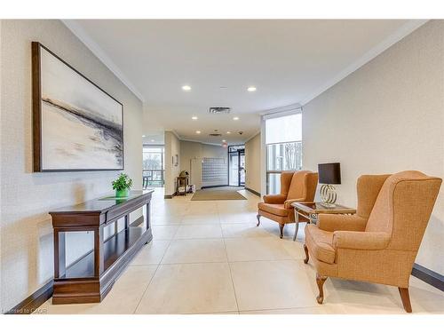 902-5080 Pinedale Avenue, Burlington, ON - Indoor Photo Showing Other Room