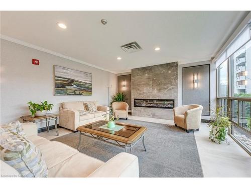 902-5080 Pinedale Avenue, Burlington, ON - Indoor Photo Showing Living Room With Fireplace