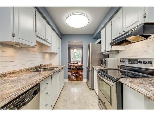 14-1548 Newlands Crescent, Burlington, ON - Indoor Photo Showing Kitchen With Double Sink