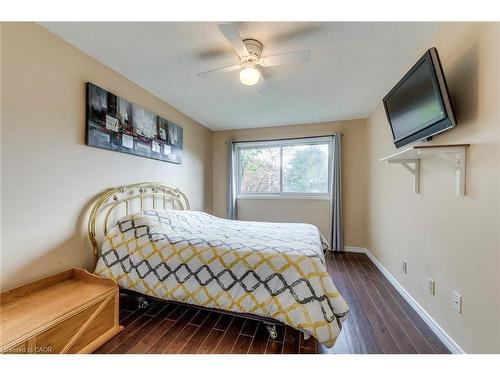 14-1548 Newlands Crescent, Burlington, ON - Indoor Photo Showing Bedroom