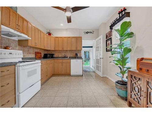 91 Pearl Street S, Hamilton, ON - Indoor Photo Showing Kitchen