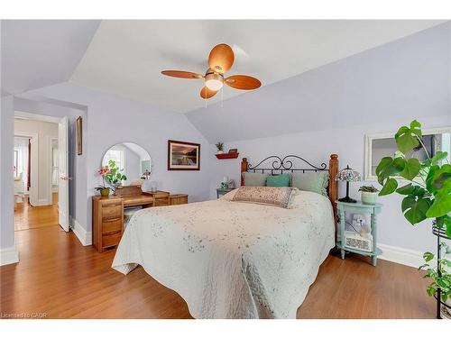 91 Pearl Street S, Hamilton, ON - Indoor Photo Showing Bedroom