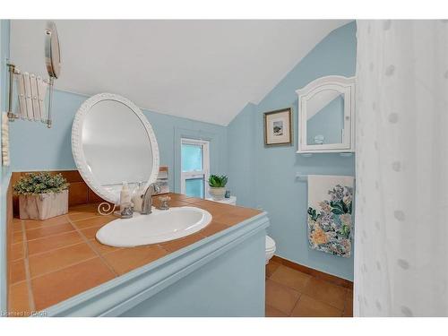 91 Pearl Street S, Hamilton, ON - Indoor Photo Showing Bathroom