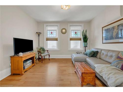 91 Pearl Street S, Hamilton, ON - Indoor Photo Showing Living Room