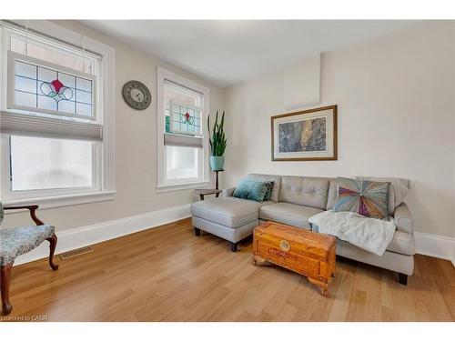 91 Pearl Street S, Hamilton, ON - Indoor Photo Showing Living Room