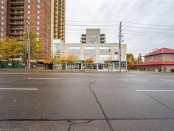 902-2464 Weston Road  Toronto, ON M9N 0A2