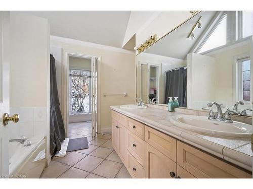 629 Burning Bush Road, Waterloo, ON - Indoor Photo Showing Bathroom