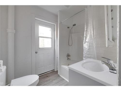 B-61 Eby Street, Kitchener, ON - Indoor Photo Showing Bathroom