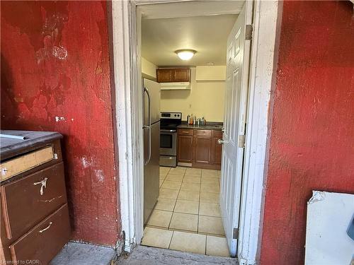 B-61 Eby Street, Kitchener, ON - Indoor