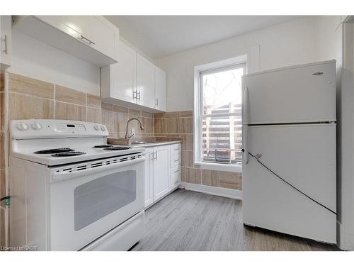B-61 Eby Street, Kitchener, ON - Indoor Photo Showing Kitchen