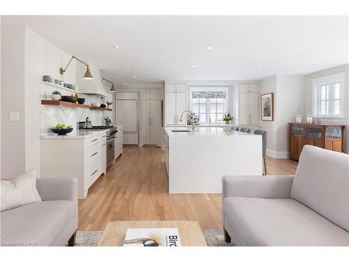 247 Douglas Avenue, Oakville, ON - Indoor Photo Showing Living Room