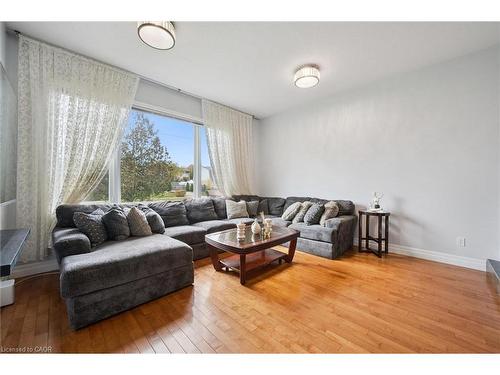 122 Grand River Boulevard, Kitchener, ON - Indoor Photo Showing Living Room