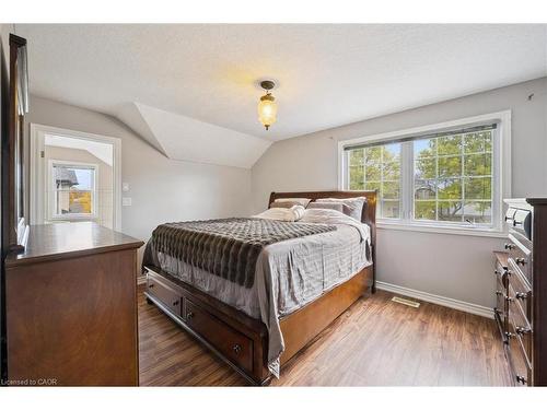 122 Grand River Boulevard, Kitchener, ON - Indoor Photo Showing Bedroom