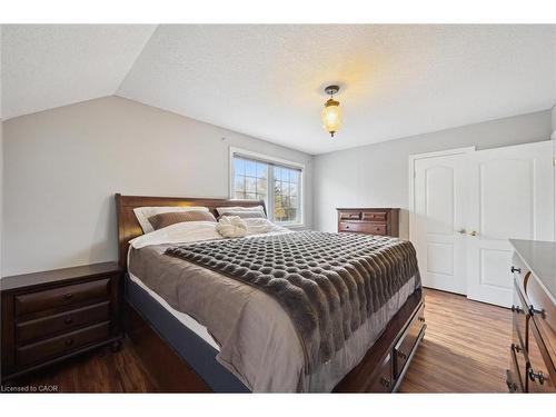 122 Grand River Boulevard, Kitchener, ON - Indoor Photo Showing Bedroom
