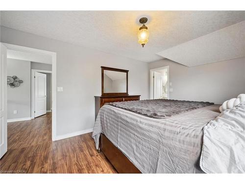122 Grand River Boulevard, Kitchener, ON - Indoor Photo Showing Bedroom