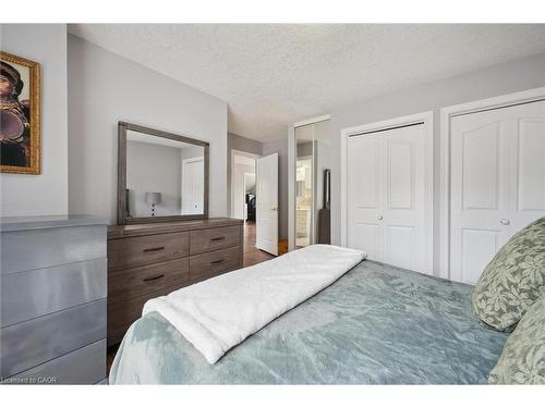 122 Grand River Boulevard, Kitchener, ON - Indoor Photo Showing Bedroom