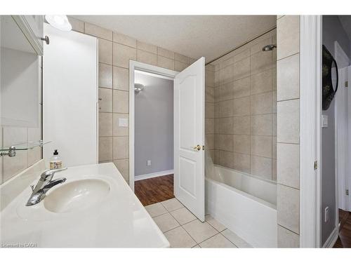 122 Grand River Boulevard, Kitchener, ON - Indoor Photo Showing Bathroom