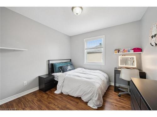 122 Grand River Boulevard, Kitchener, ON - Indoor Photo Showing Bedroom