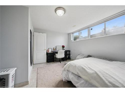 122 Grand River Boulevard, Kitchener, ON - Indoor Photo Showing Bedroom
