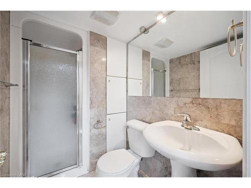122 Grand River Boulevard, Kitchener, ON - Indoor Photo Showing Bathroom