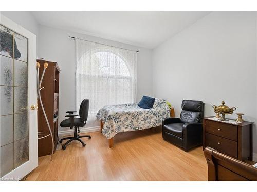 122 Grand River Boulevard, Kitchener, ON - Indoor Photo Showing Bedroom