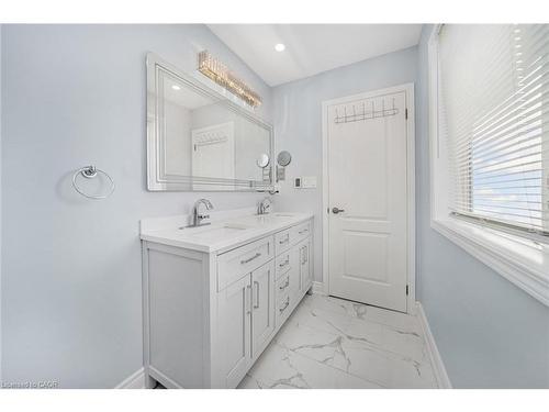 87 Fletcher Circle, Cambridge, ON - Indoor Photo Showing Bathroom